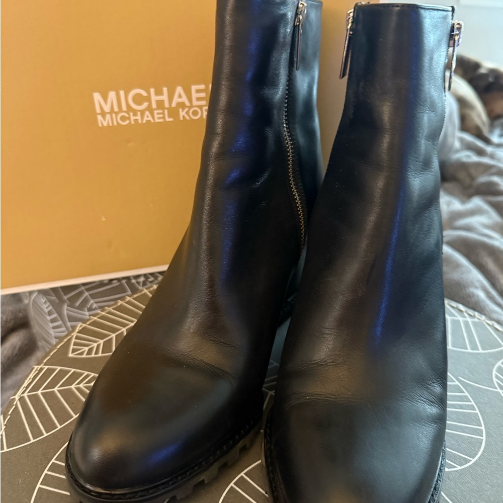 *SOLD* MICHAEL MICHAEL KORS Women's Evelyn Lug Sole Wedge Booties 10M
